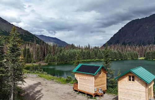 Solar Powered Lakefront Twin Tiny Houses in Cantwell Alaska, Perfect for a Group Getaway to Denali National Park - Foto 6