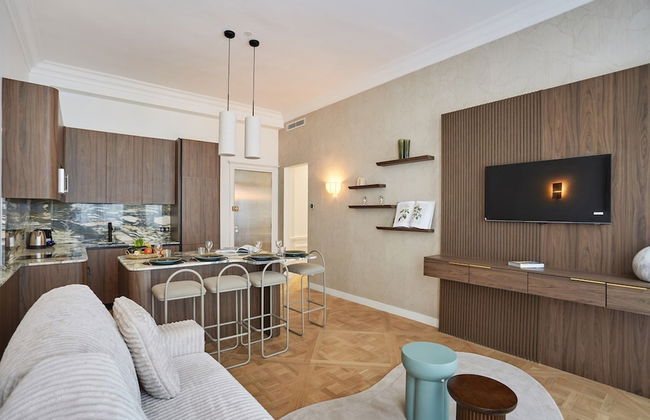 Superb Apartment on the Champs Elysees - Photo 10