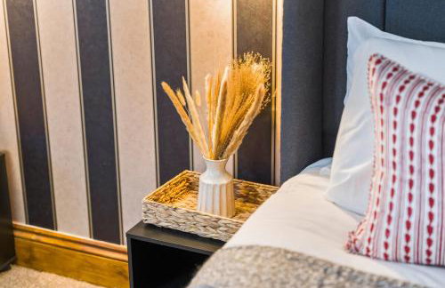 #111 New Farm with hot tub and Sauna - Sleeps 18 - Near Elmore Park - " Perfect for Contractors and Families - Parking space for 10 cars" - Foto 40