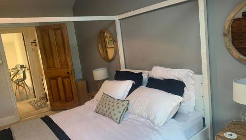 Top Floor. Top Notch. Tranquil Treat. Stone's throw from Thames. - Foto 3