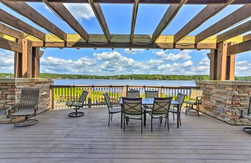 Romantic Pocono house - stream, lake, beach, pool, firepit - Foto 43