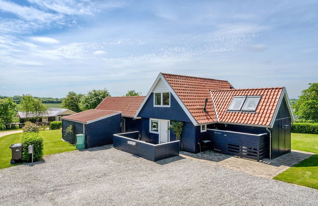 "Edvia" - 700m to the fjord - Photo 3