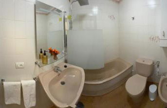 Precioso apartamento frente al mar, parking y club deportivo - Foto 22