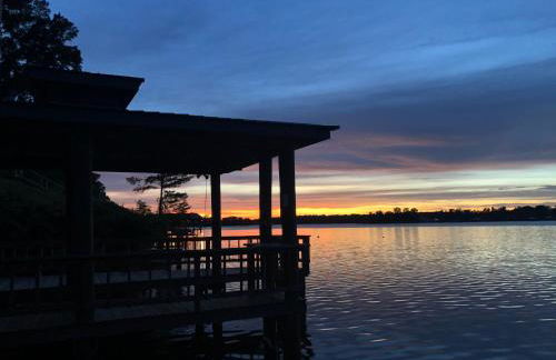 Cozy lakefront cabin with boat house and ramp on T - Foto 52