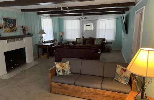 Historic Beach Side Getaway - Pet friendly, WiFi cottage - Foto 13