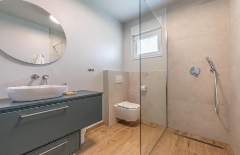 Stunning Home In Hum With Sauna - Photo 28