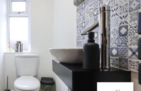 The Penthouse Tamworth Spacious 3 Bedroom Apartment in the town centre - Photo 9