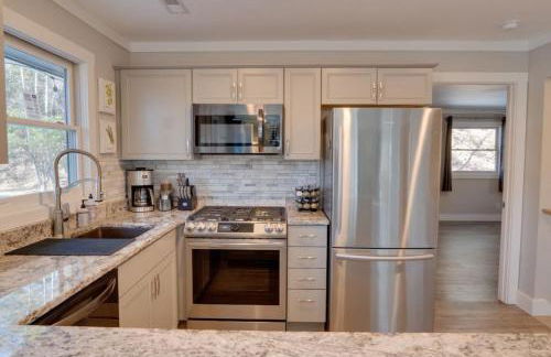 Blue Ridge Hideaway at Lake Toxaway with Hot Tub - Foto 18