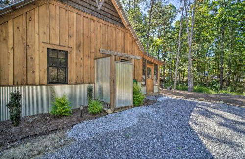 Stunning Cabin Getaway with Private Hot Tub! - Foto 24