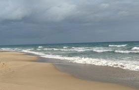 Near beaches large private patio, aircon & community pool - Foto 17