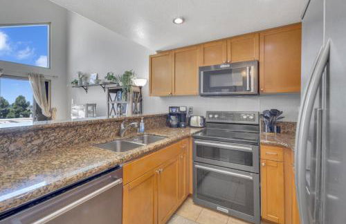 Point Loma 2BR Townhome w Parking in Prime Location - Foto 16