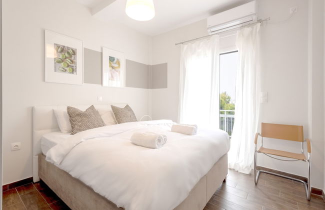 Beachfront 2-bedroom Stay in Voula - Photo 26