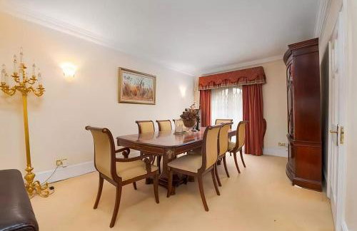 Spacious 2-bedroom Townhouse with Garden & Patio - Foto 9