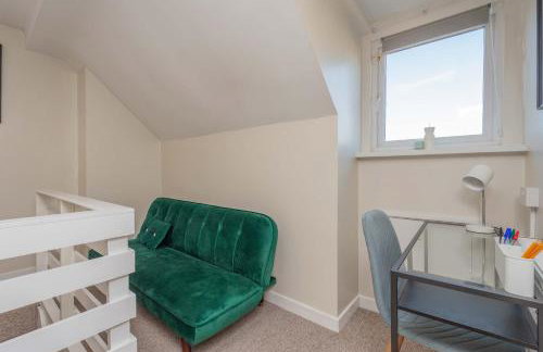 Central Townhouse Wolverhampton - Sleeps 8 - Ideal for Contractors & Families - Foto 20