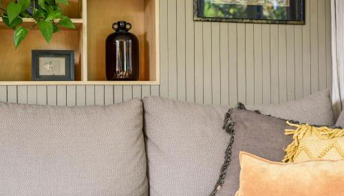 The Carriage House - Photo 5