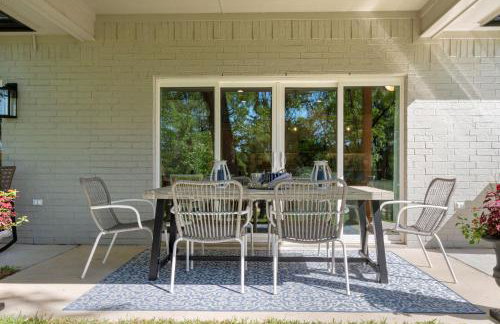 The Benjamin I - 2022 Built Luxury Retreat with Backyard Paradise with Hot Tub Outdoor Movie Screen Dock & Boat Rental - Foto 35