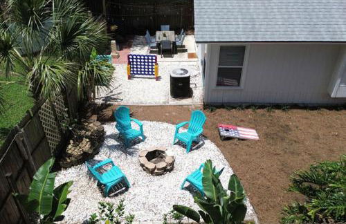 Beach Retreat with Backyard Flair and Yard Games - Foto 2