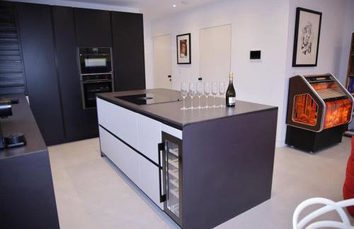 The Bowie is a David Bowie themed Smart House - Foto 28