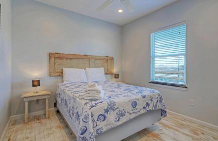 Sleeps 28 2 Homes w/ Boat Dock & Waterfront Pool Laguna Village Haven - Foto 148