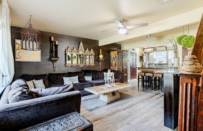 Mr. Wilson - Photo 10