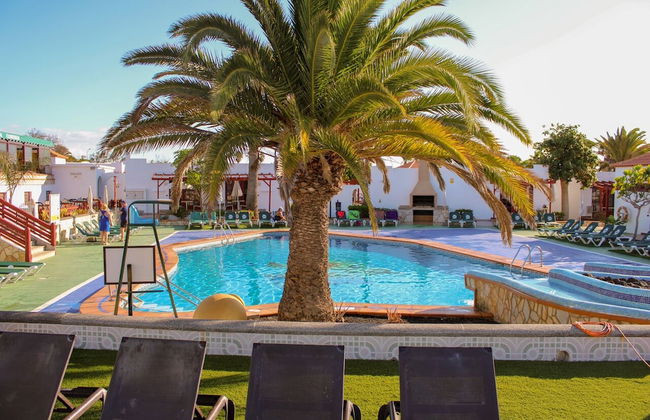 Castillo Beach Club Apartments - Photo 39