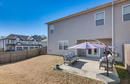Near ATL! Spacious Townhome with Patio and WFH Setup - Foto 25
