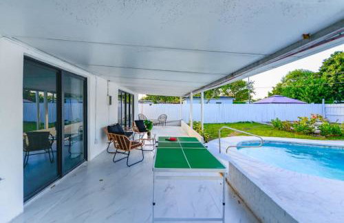 4BR North Miami Villa with Pool Patio Ping Pong - Foto 12