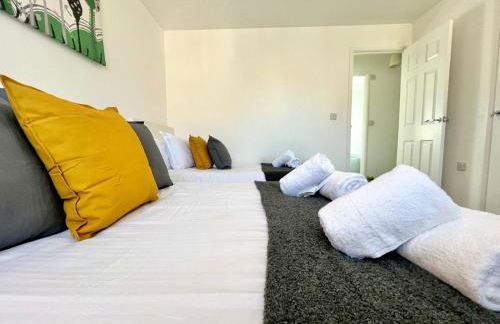 Delightfully decorated cosy two bedroom family home Great transport links to central London - Foto 8