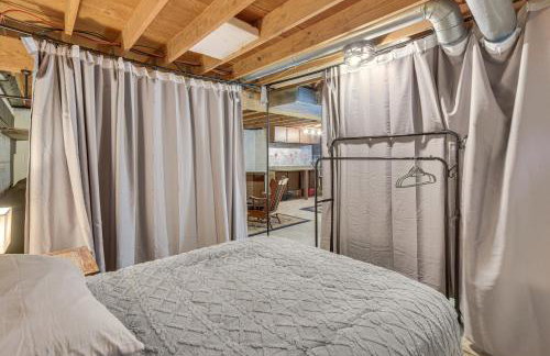 Walk to Crooked Lake Beach and Dtwn! Home with Patio - Foto 14