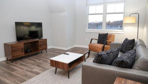 Luxury apartment with gym, steps from commuter rail #4011 - Foto 5