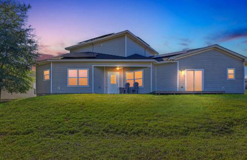 Modern Pine-Scented Retreat – 30 Mins to Beach! home - Foto 14