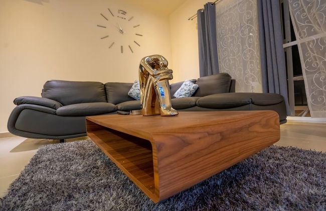 Luxury Apartment With Poll - Photo 18