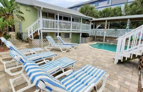 Oceanfront Beach Cottage - Pool, Yard, Private Beach Access, Sleeps 12 - Foto 1