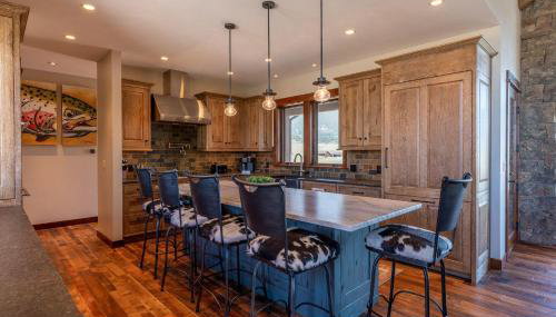 Emigrant Peak Lodge - Photo 2