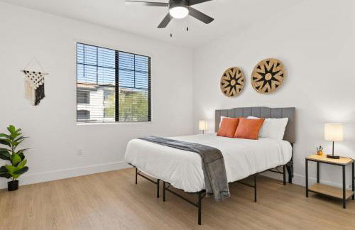 CozySuites Glendale by the stadium with pool 13 - Foto 6