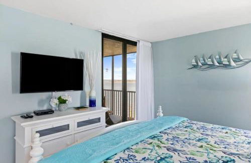 Stunning Waterfront Residence with Panoramic Water Views - Foto 10