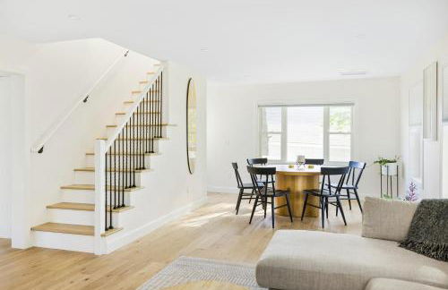 Spacious 4BR Beach Retreat, Steps to Pine Point - Foto 3