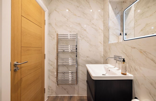 Staines Riverside by Charles Hope - Photo 33