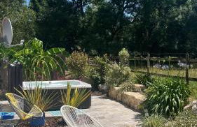 Gîtes de charme "l'écrin de Vendée" jacuzzi privatif, piscine chauffée, prestations bien être, vélos à 10 mn de l'océan sur 3,5 h de verdure - Photo 52