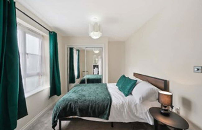 Stylish 2 bed Apt - Free Parking - Foto 2