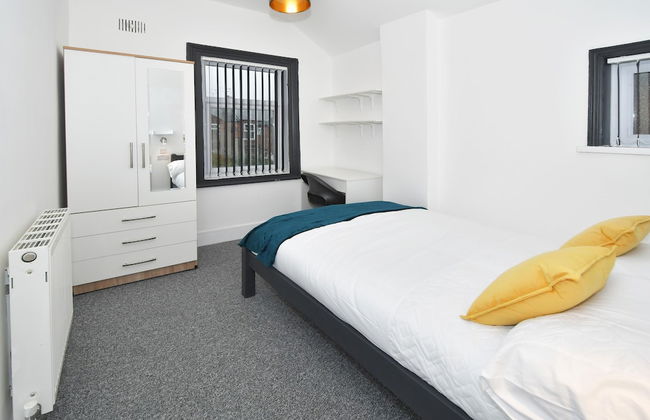 Townhouse @ 202 Walthall Street Crewe - Photo 5