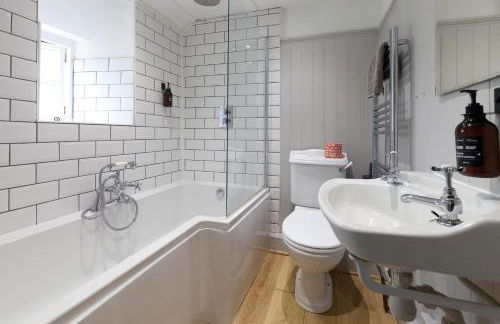 Hurst Cottage - A Cosy 2-Bedroom Cottage Escape in Dorset - Photo 14