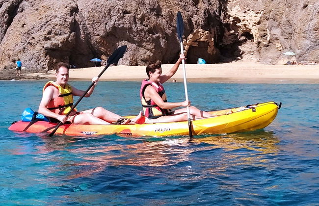 Kayak y snorkel en la playa de Papagayo desde Playa Blanca - Foto 1