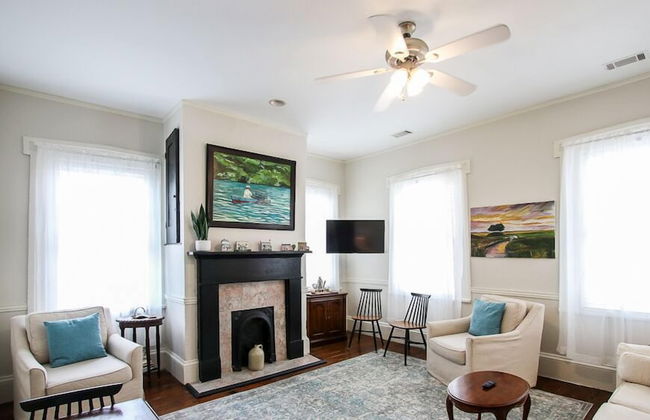 Artist's House Upper Apt Walk to Forsyth - Photo 77