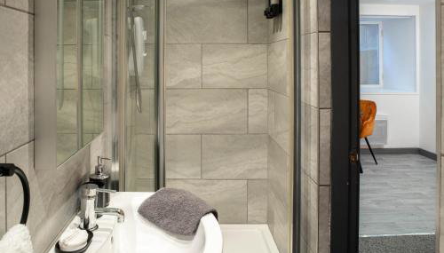 City Centre Studio With Self Check-In Washer Dryer WiFi & Netflix - Foto 3, towels, Shower, heating