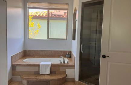 LA Dream Gem - Beautiful Home with Spa - Foto 40