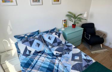 Navy Blue Apartment - Photo 16