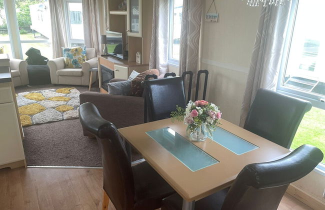 Remarkable 2-bed Villa Caravan in Driffield - Photo 8