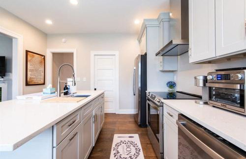 2BR Haven: Remodeled Gem! - Foto 7