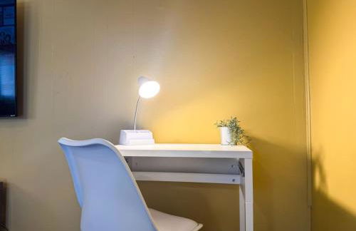 Sleeps 6 Homey 2 Bedroom with 5 Beds and WIFI - Foto 6